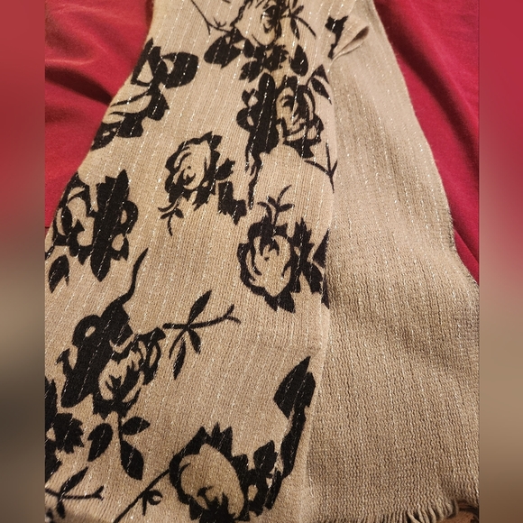 Floral Rose Scarf - Picture 3 of 6